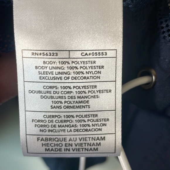 Nike wind/rain jacket in XL with hem drawstring fastener and back vent. - Picture 6 of 7